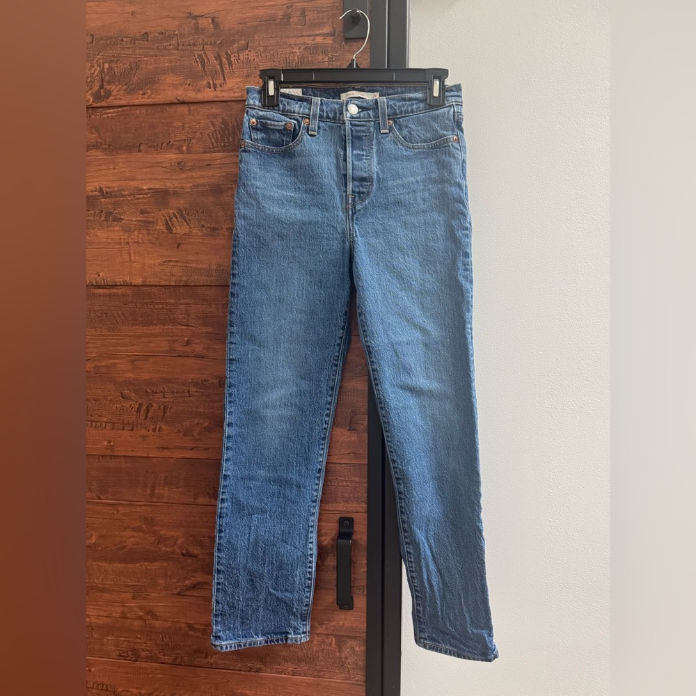 Women’s Levi’s Wedgie Straight Leg Jean 26w 28l, medium indigo wash